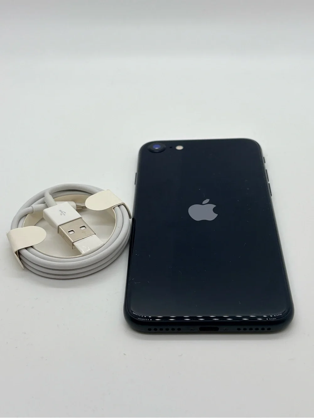 Apple iPhone SE UNLOCKED 64GB GREAT CONDITION